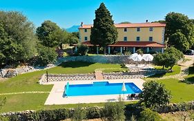 Villa Calussovo